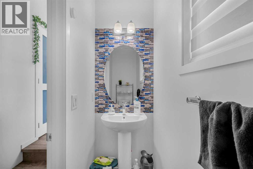 271 Carringham Road Nw Property Photo 15