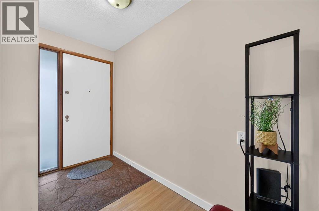 4124 19 Street Nw Property Photo 6
