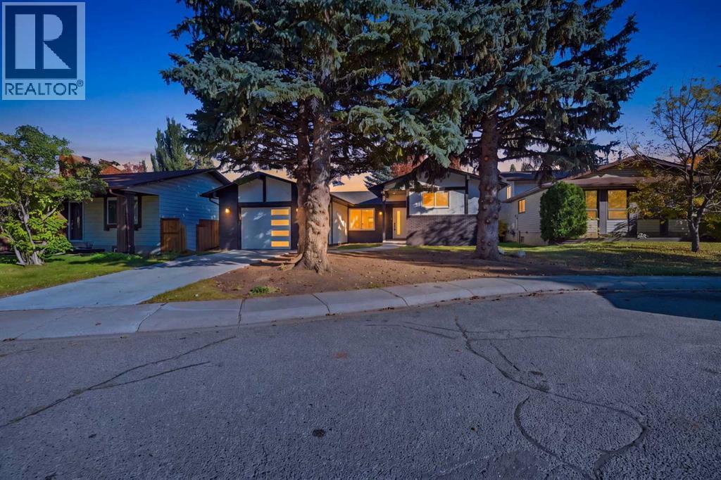 460 Queensland Place Se Property Photo 1