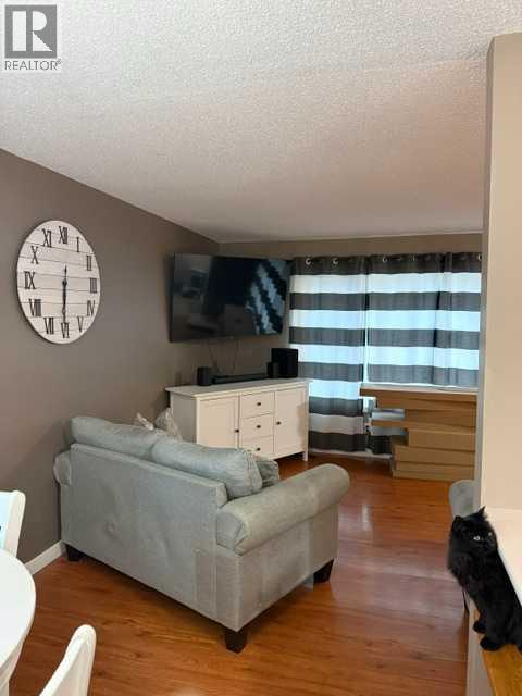 9825 101 Street Property Photo 2