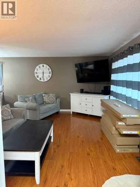 9825 101 Street Property Photo 3