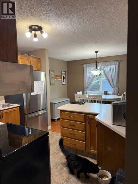 9825 101 Street Property Photo 8