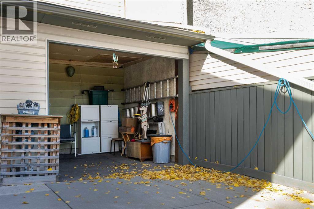 309 44 Street Se Property Photo 5