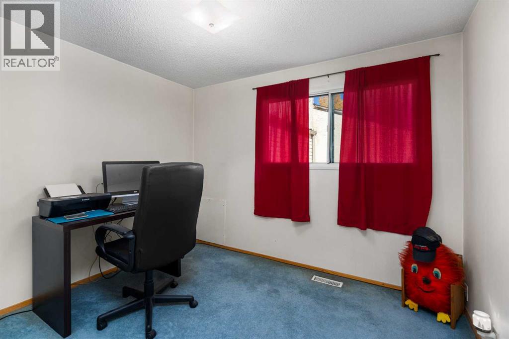 309 44 Street Se Property Photo 15