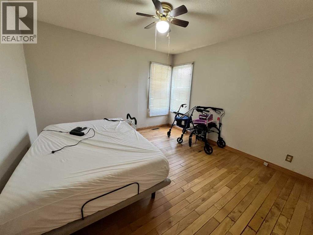 5215 54 Street Property Photo 5
