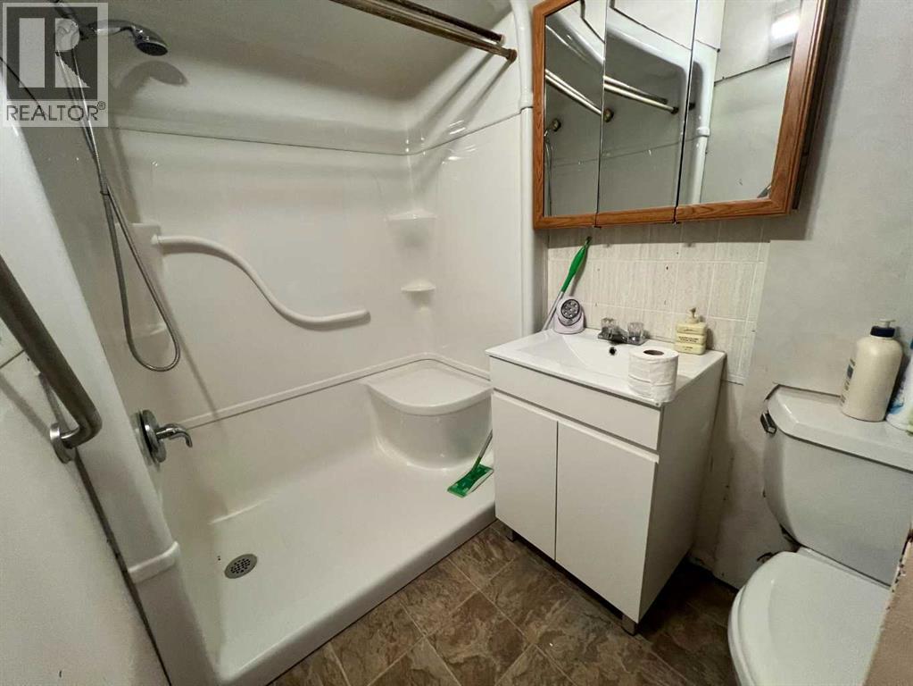 5215 54 Street Property Photo 7