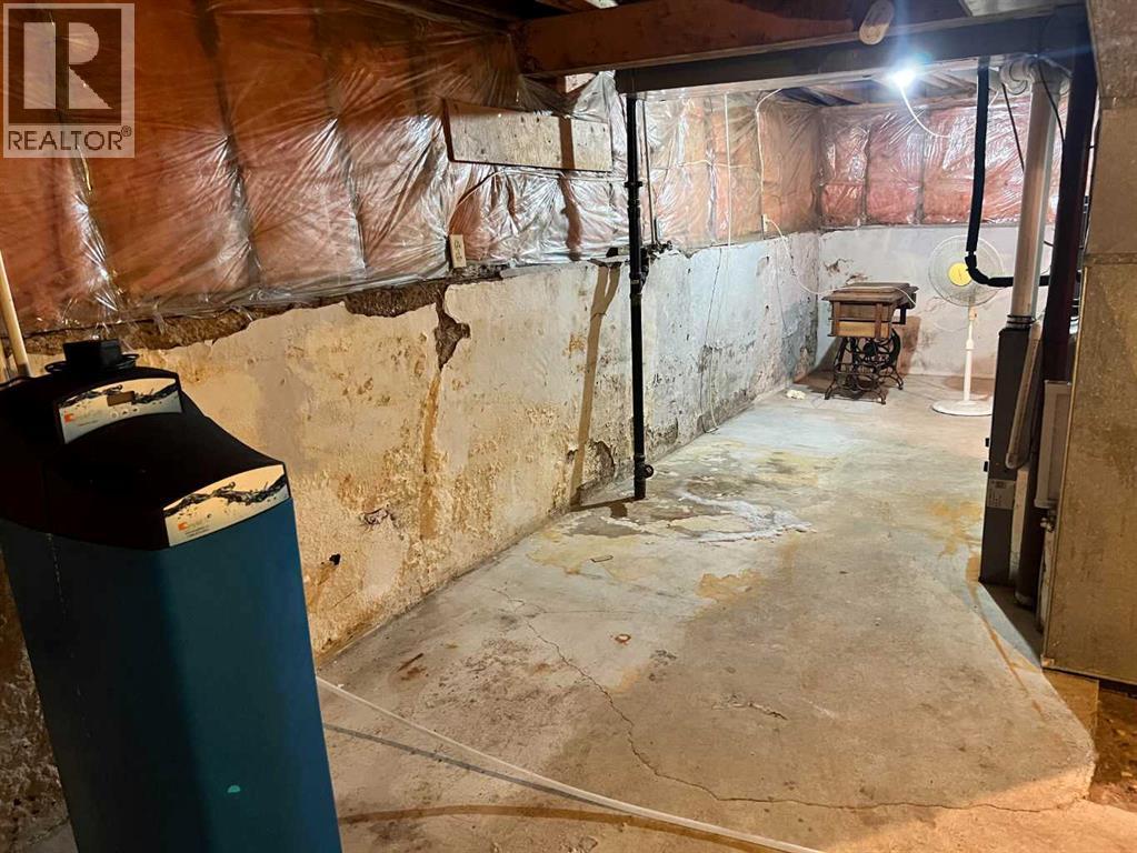5215 54 Street Property Photo 8