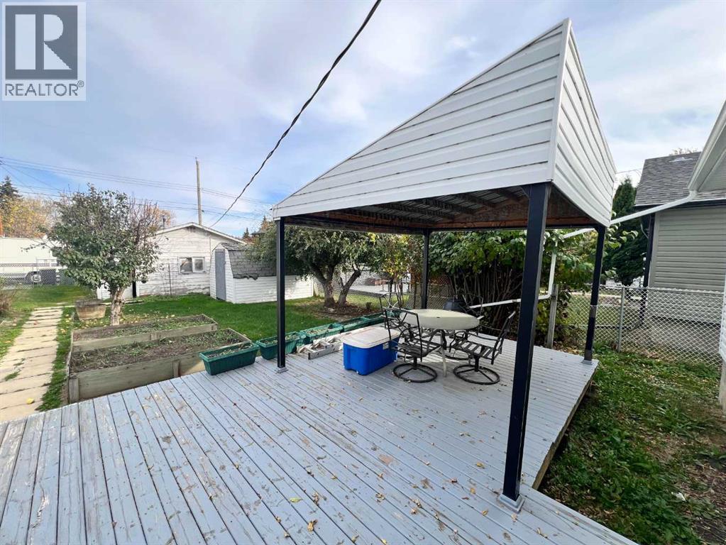 5215 54 Street Property Photo 16