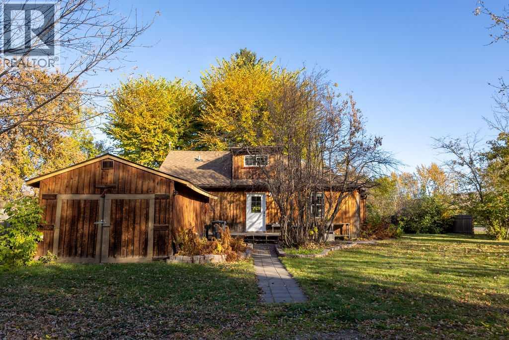 10714 92 Street Property Photo 11