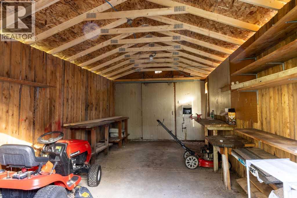 10714 92 Street Property Photo 12