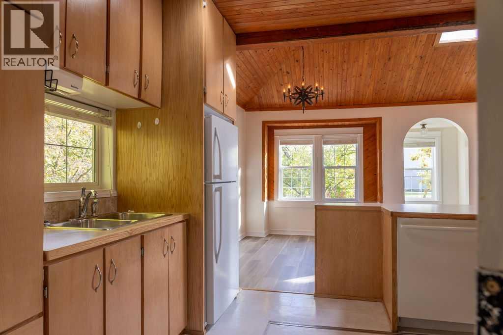 10714 92 Street Property Photo 22