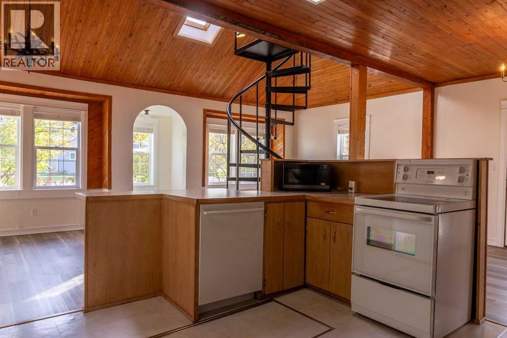 10714 92 Street Property Photo 24