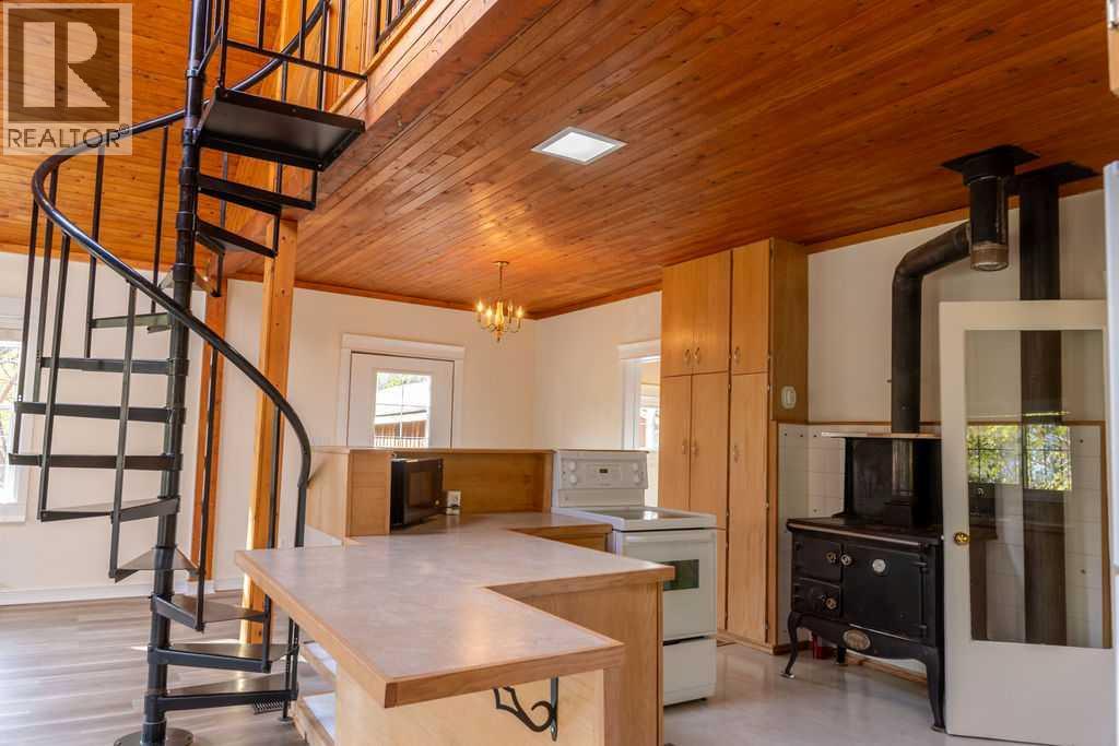 10714 92 Street Property Photo 25