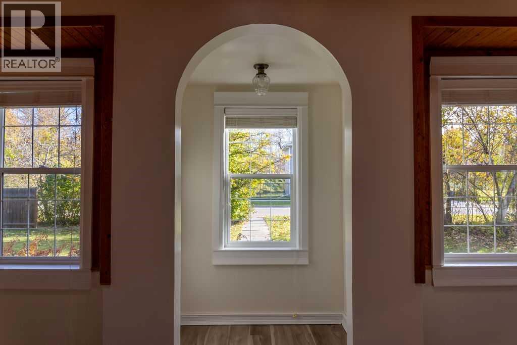 10714 92 Street Property Photo 28