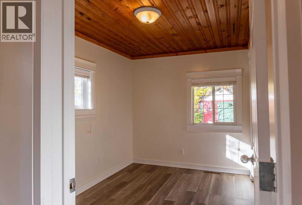 10714 92 Street Property Photo 33