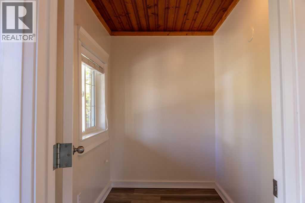10714 92 Street Property Photo 34