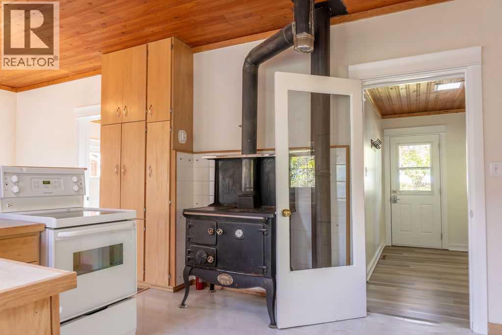 10714 92 Street Property Photo 35