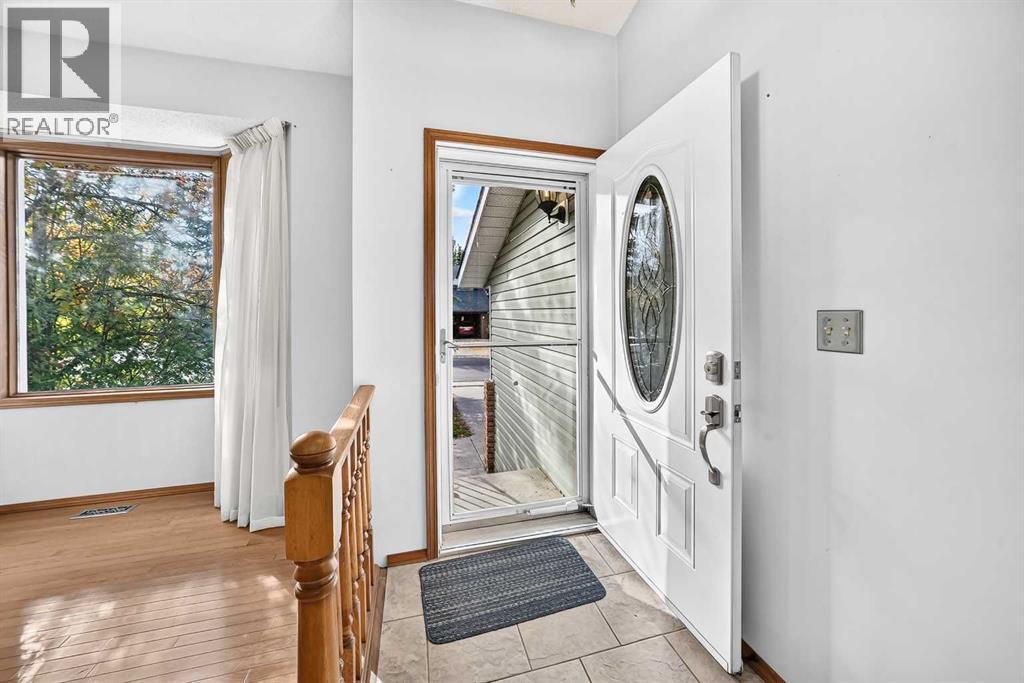 64 Edforth Crescent Nw Property Photo 3