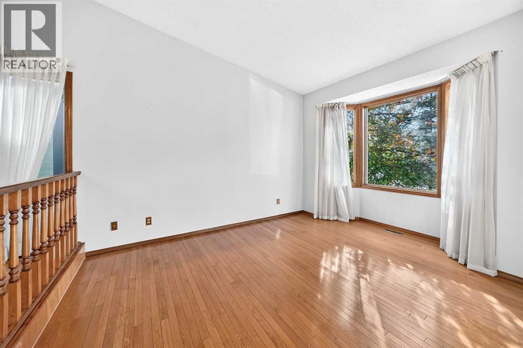 64 Edforth Crescent Nw Property Photo 5