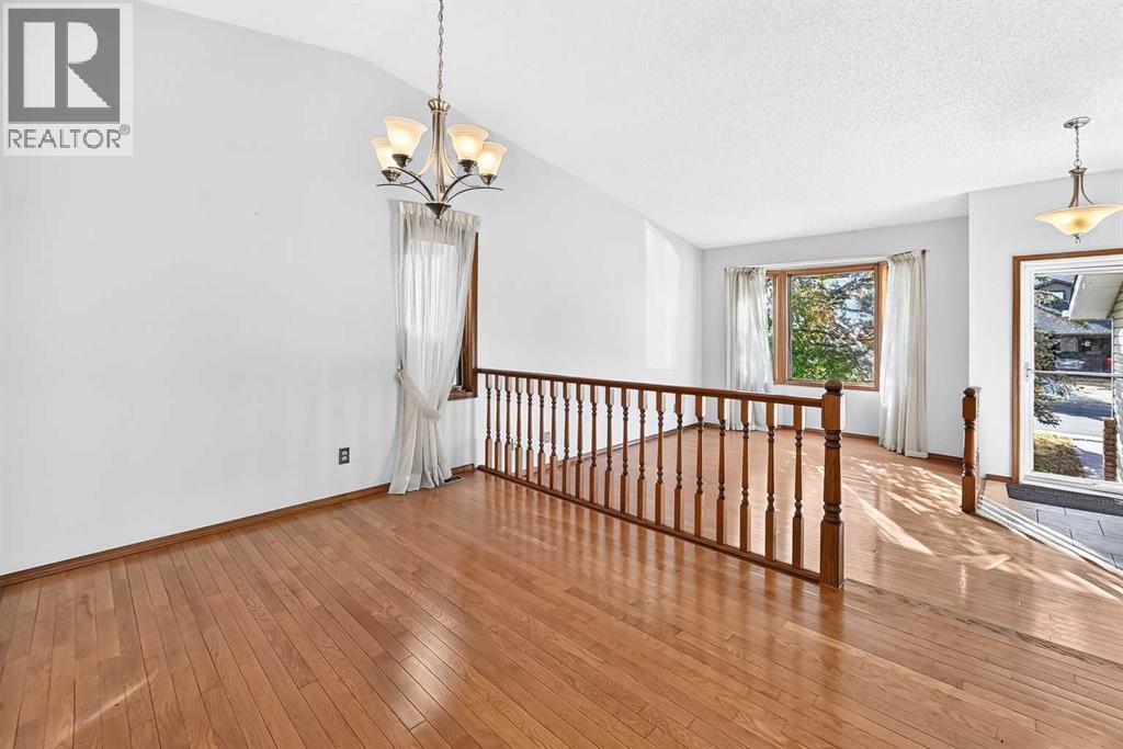 64 Edforth Crescent Nw Property Photo 8