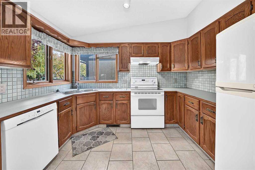 64 Edforth Crescent Nw Property Photo 10