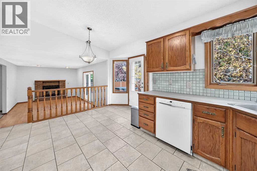 64 Edforth Crescent Nw Property Photo 11