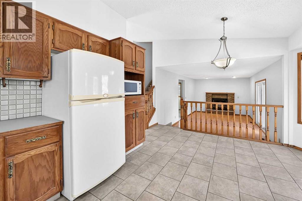 64 Edforth Crescent Nw Property Photo 12