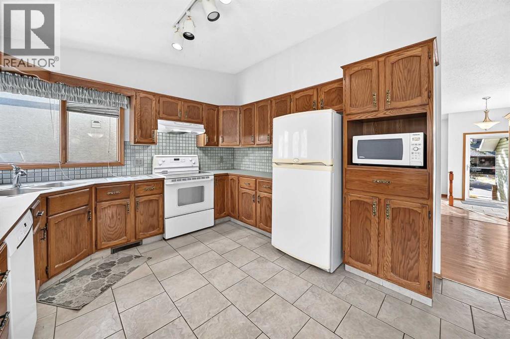 64 Edforth Crescent Nw Property Photo 13