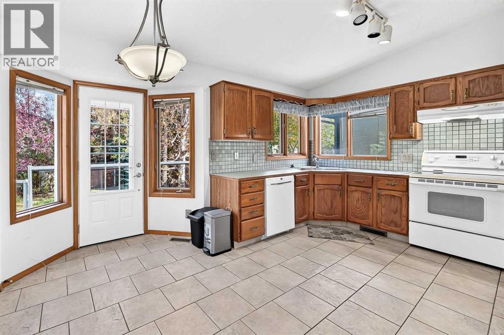 64 Edforth Crescent Nw Property Photo 15