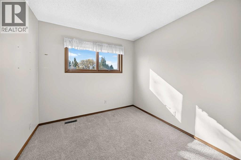 64 Edforth Crescent Nw Property Photo 33