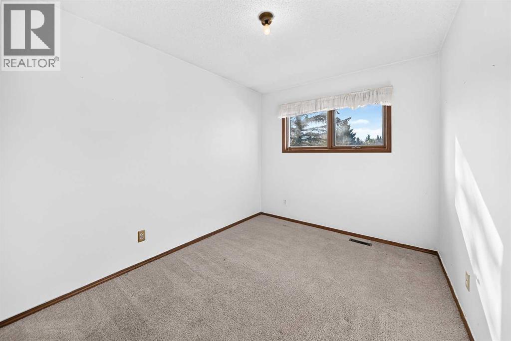 64 Edforth Crescent Nw Property Photo 35