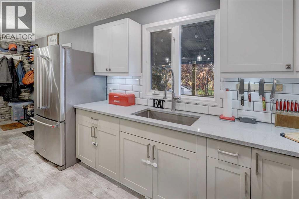 2314 26 Street Property Photo 10