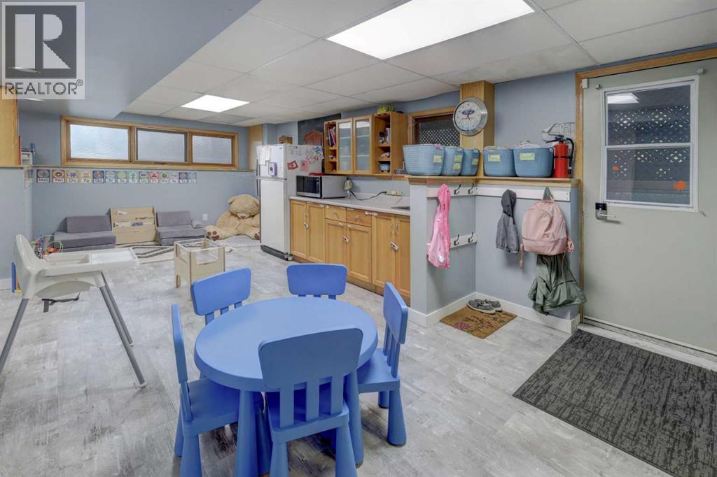 2314 26 Street Property Photo 17