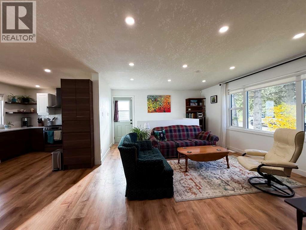 125 Douglas Drive Property Photo 2