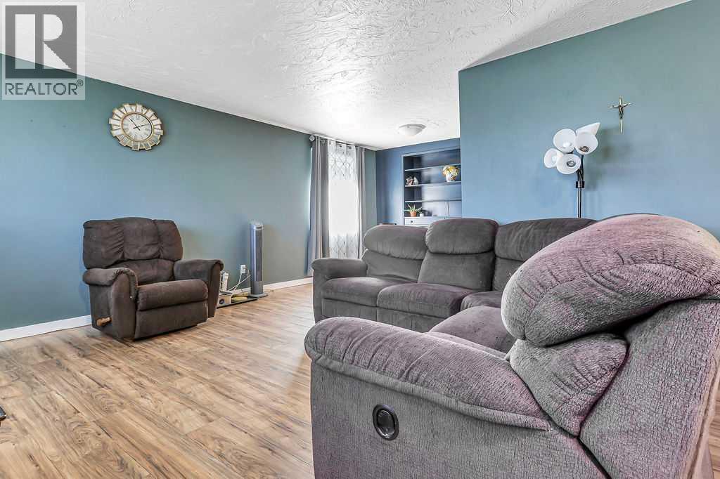 5912 West Park Crescent Property Photo 4