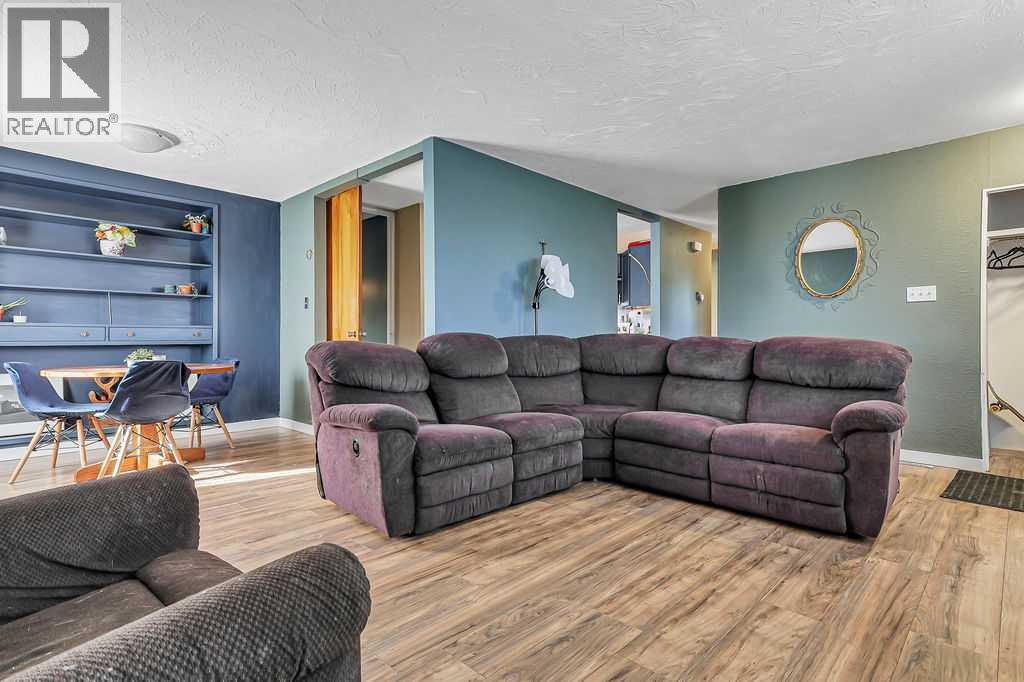 5912 West Park Crescent Property Photo 5
