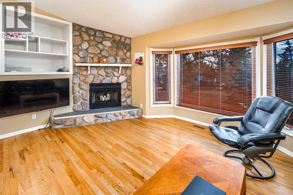 28 Hawkcliff Place Nw Property Photo 3