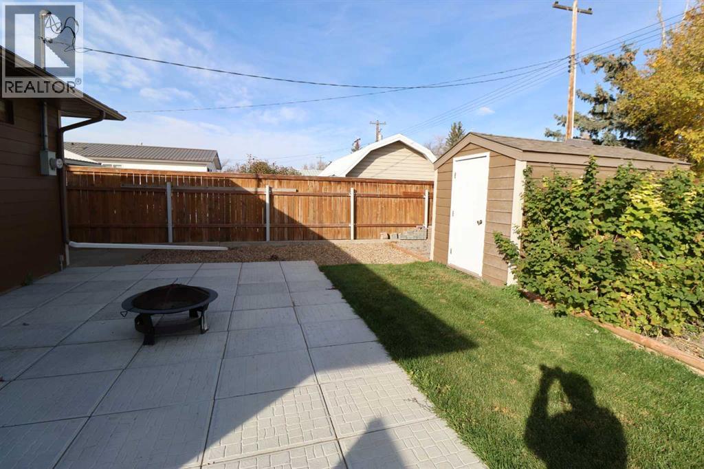 704 1 Ave Property Photo 4