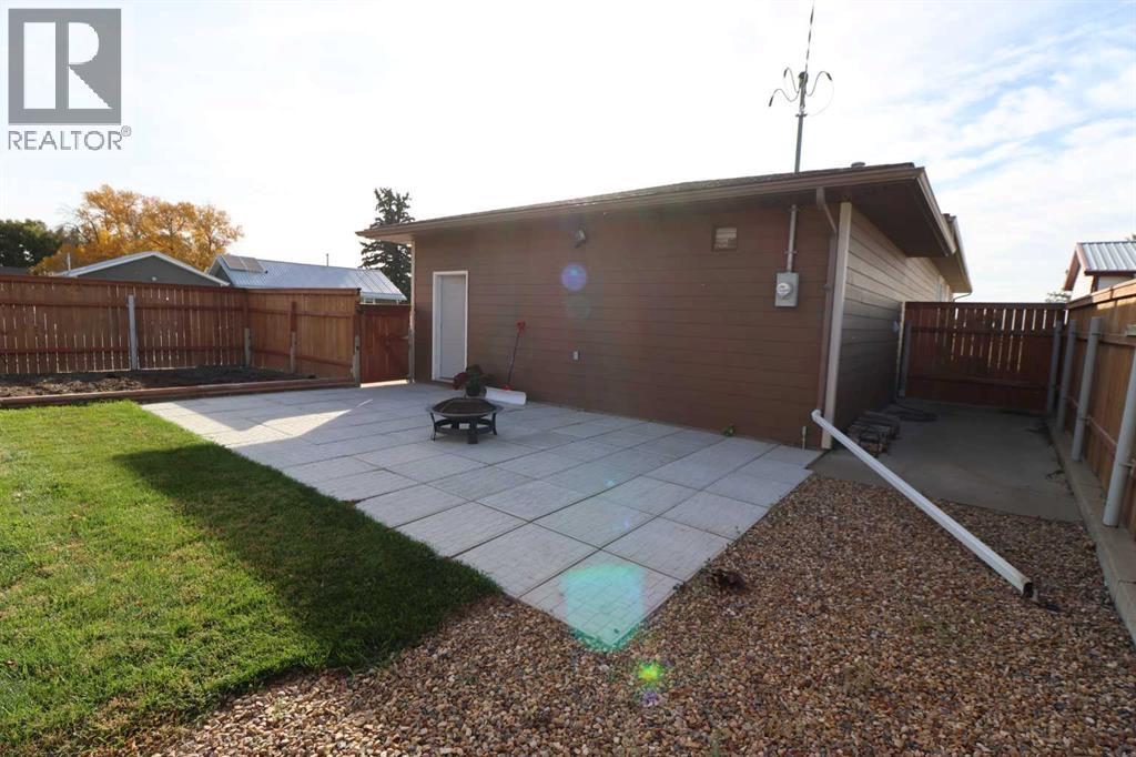 704 1 Ave Property Photo 5
