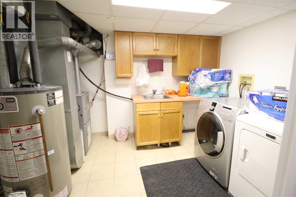 704 1 Ave Property Photo 17