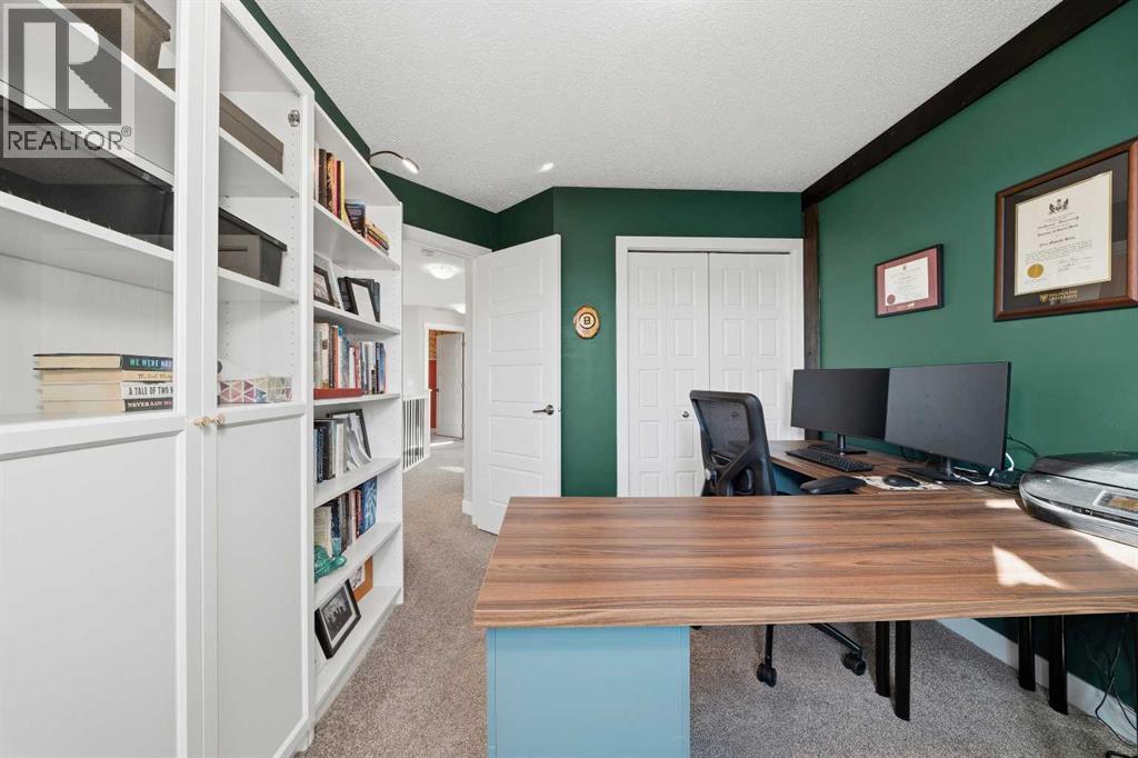 292 Chinook Gate Close Sw Property Photo 28