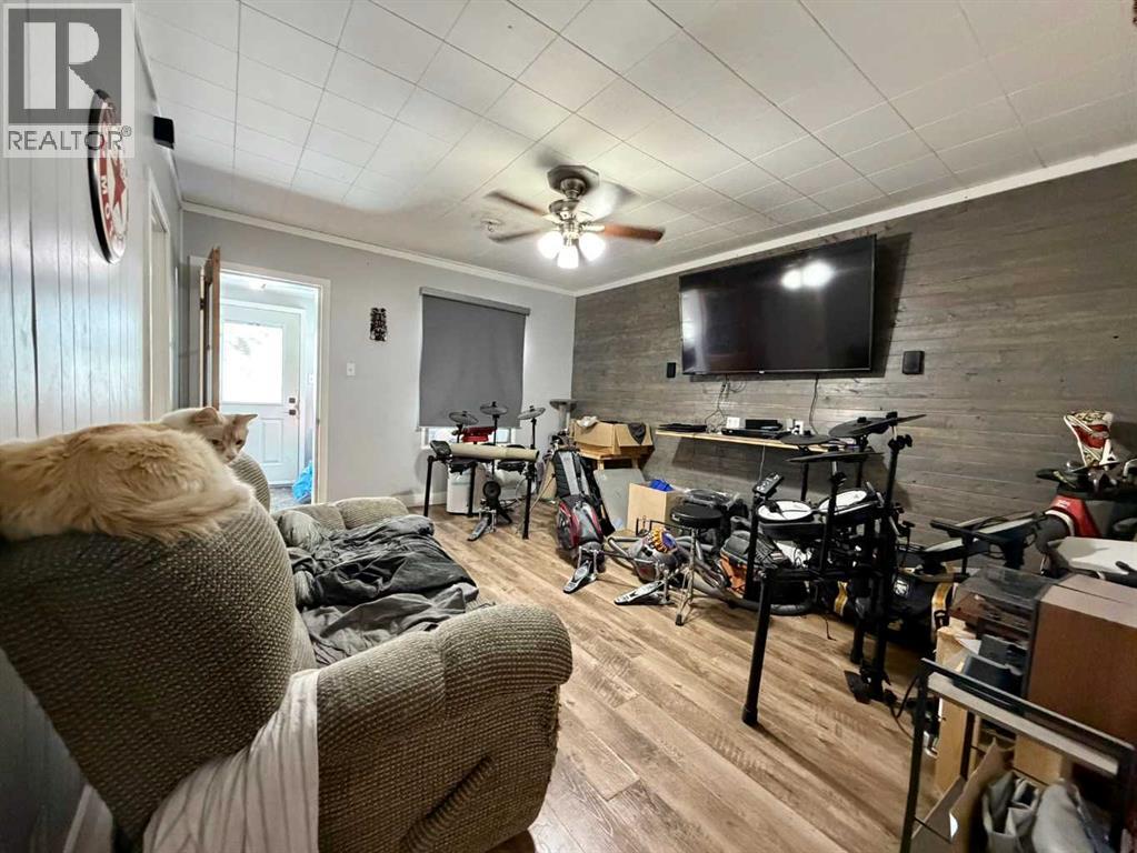 730 6 Avenue Property Photo 2