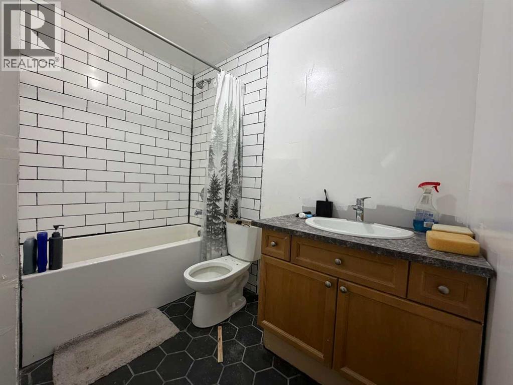 730 6 Avenue Property Photo 6