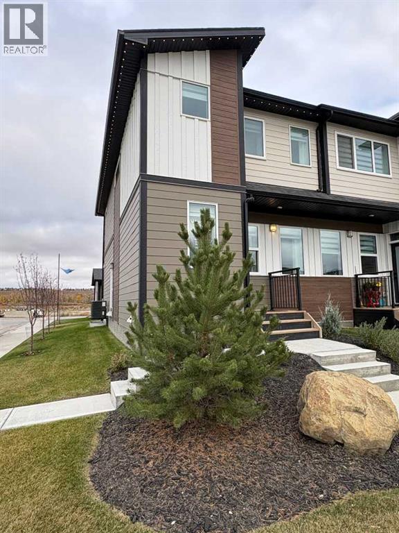 702 Wolf Willow Boulevard Se Property Photo 2