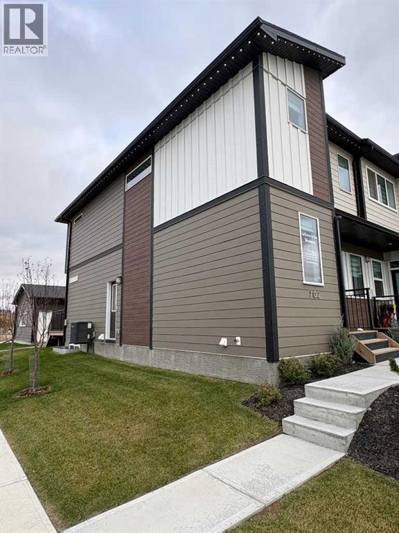702 Wolf Willow Boulevard Se Property Photo 3