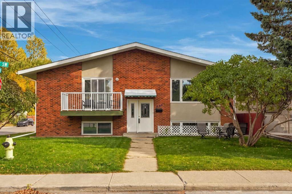 3102 38 Street Sw Property Photo 1