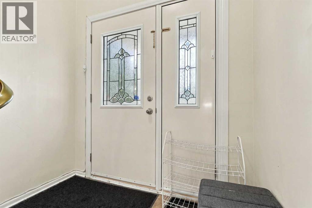 3102 38 Street Sw Property Photo 3