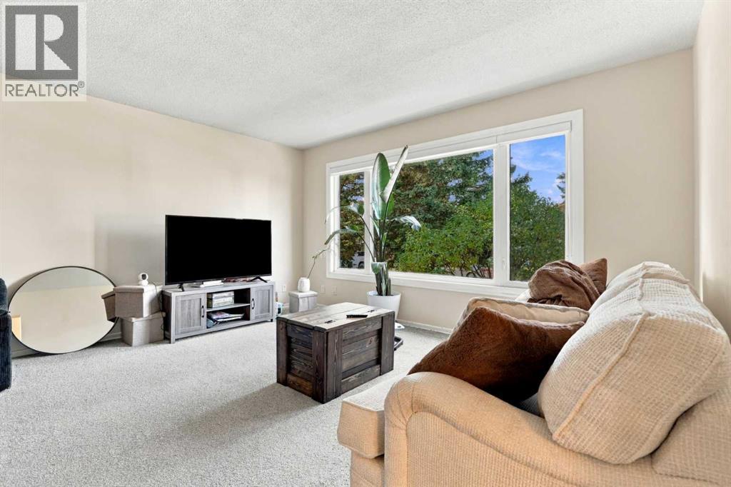 3102 38 Street Sw Property Photo 4