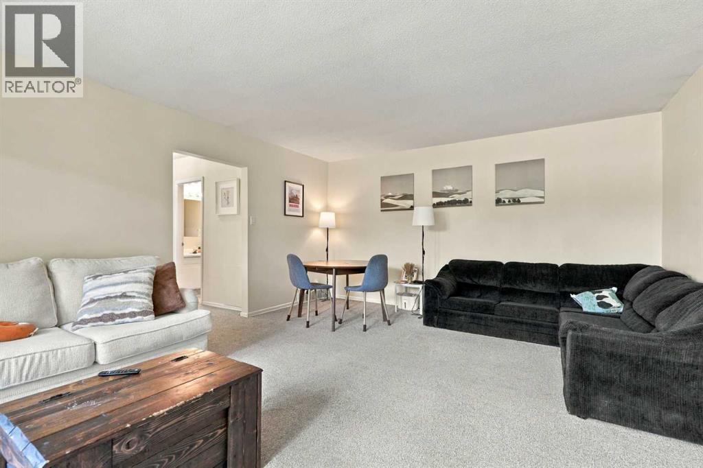 3102 38 Street Sw Property Photo 6