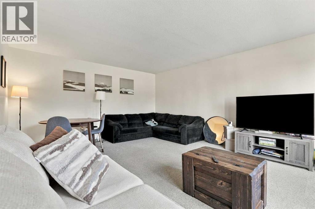 3102 38 Street Sw Property Photo 8